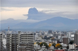 Nhật Bản: Núi lửa phun, hàng loạt chuyến bay bị hủy
